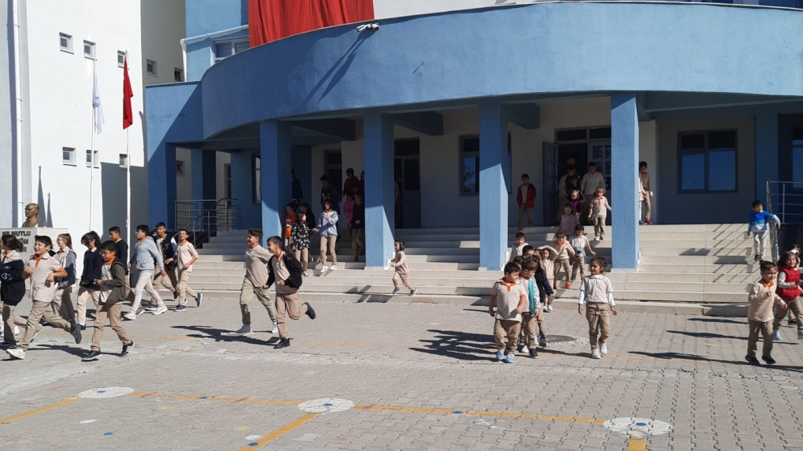 13 Ekim Dünya Afet Risklerinin Azaltılması Günü Dolayısıyla Okulumuzda Tatbikat yapıldı.